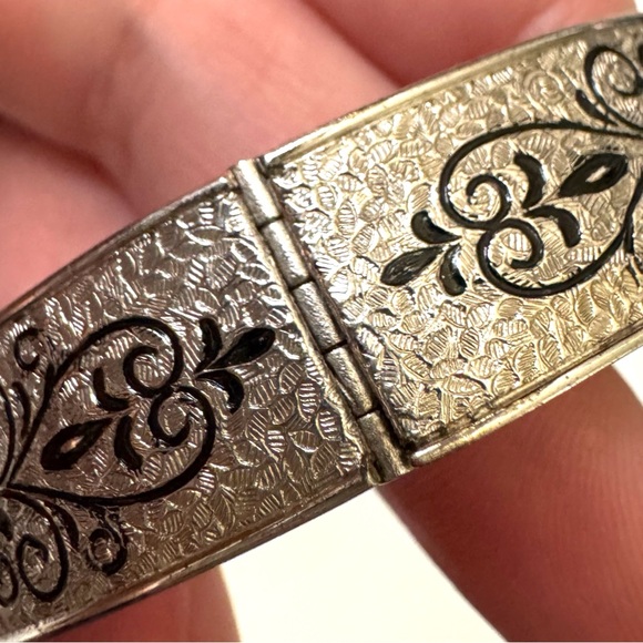 Vintage Finberg Sterling Hinged Bangle Bracelet Floral Engraved Safety Chain - Picture 11 of 15